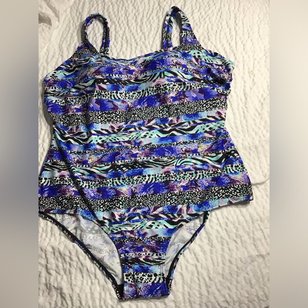 NEW Swimsuits For All Cut Out Underwire One Piece Swimsuit Sz 22 W Mixed Print.